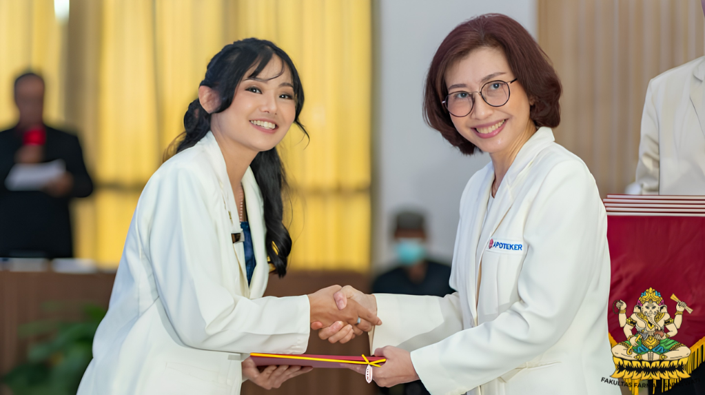 Pentingnya Publikasi Ilmiah bagi Mahasiswa Farmasi Sebelum Lulus: Investasi Karier yang Sering Terlupakan